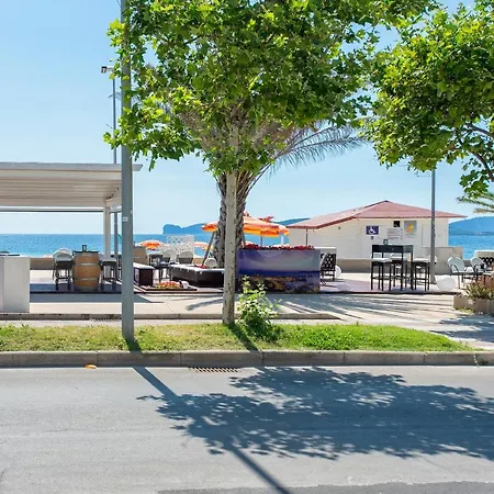 Apartment Nuras - Al Mare Sea Front *