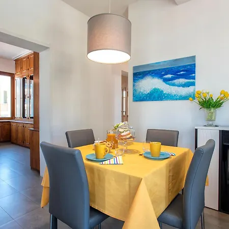 Nura's - Al Mare Sea Front *