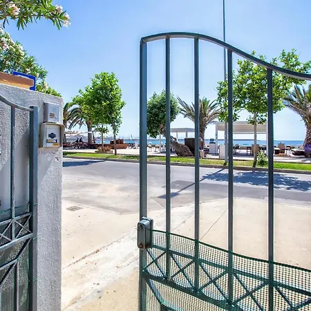 Nura's - Al Mare Sea Front Apartment *