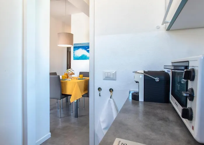 Nura's - Al Mare Sea Front Appartement *