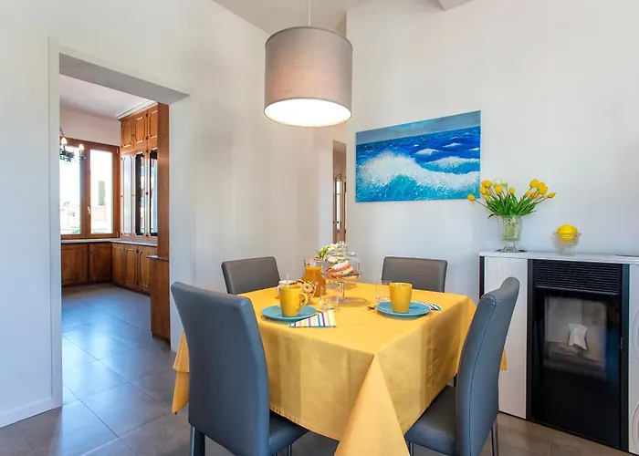 Nura's - Al Mare Sea Front *