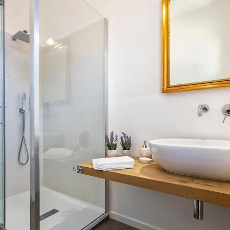 Nuras - Al Mare Sea Front Appartement *